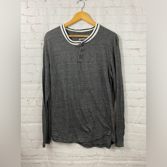 Massive Long Sleeve Shirt Mens Size Large Gray  Crewneck Lightweight 1/4 Button - Picture 1 of 7